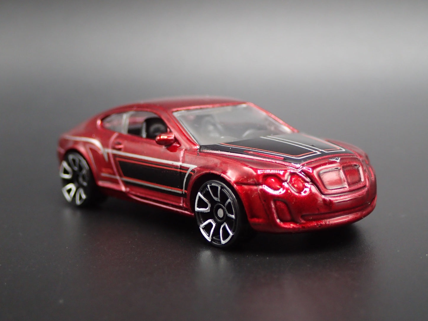 2009-2011 BENTLEY CONTINENTAL SUPERSPORTS 1:64 SCALE DIORAMA DIECAST MODEL CAR