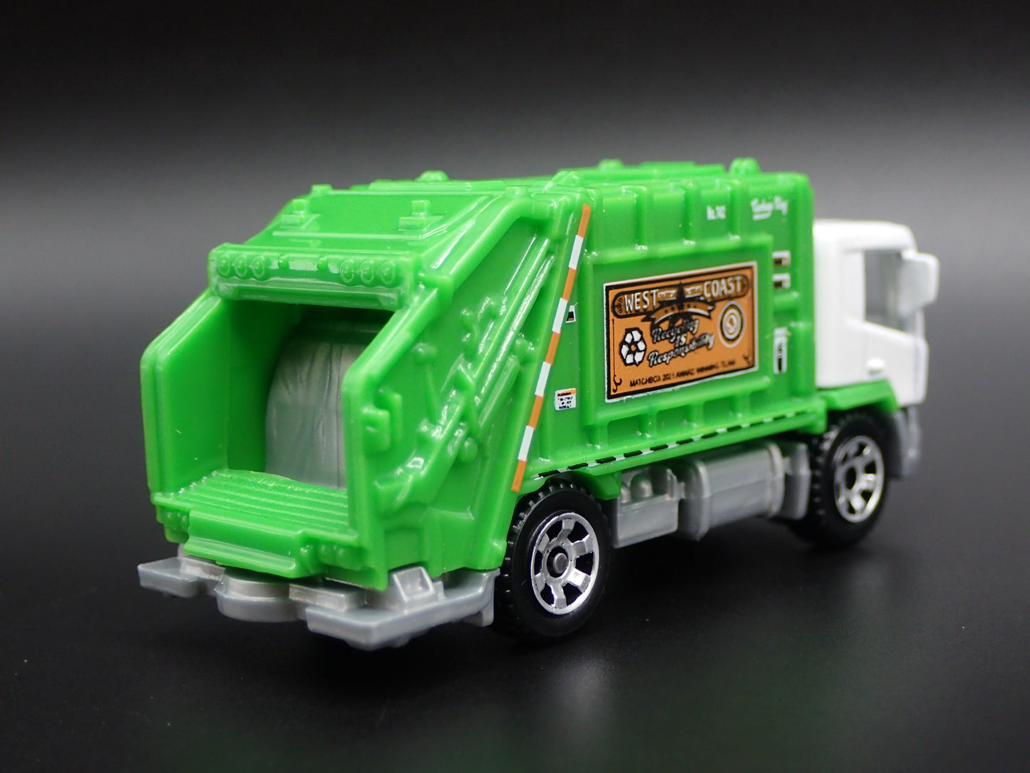 MODERN GARBAGE RECYCLING TRASH TRUCK 1/64 MB SCALE DIORAMA DIECAST MODEL CAR