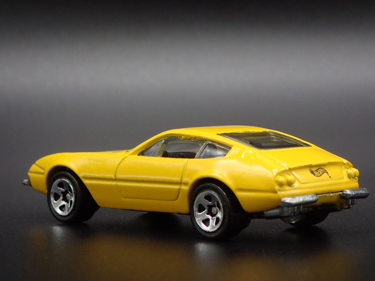 1968-1973 FERRARI 365 GTB/4 1:64 SCALE COLLECTIBLE DIORAMA DIECAST MODEL CAR