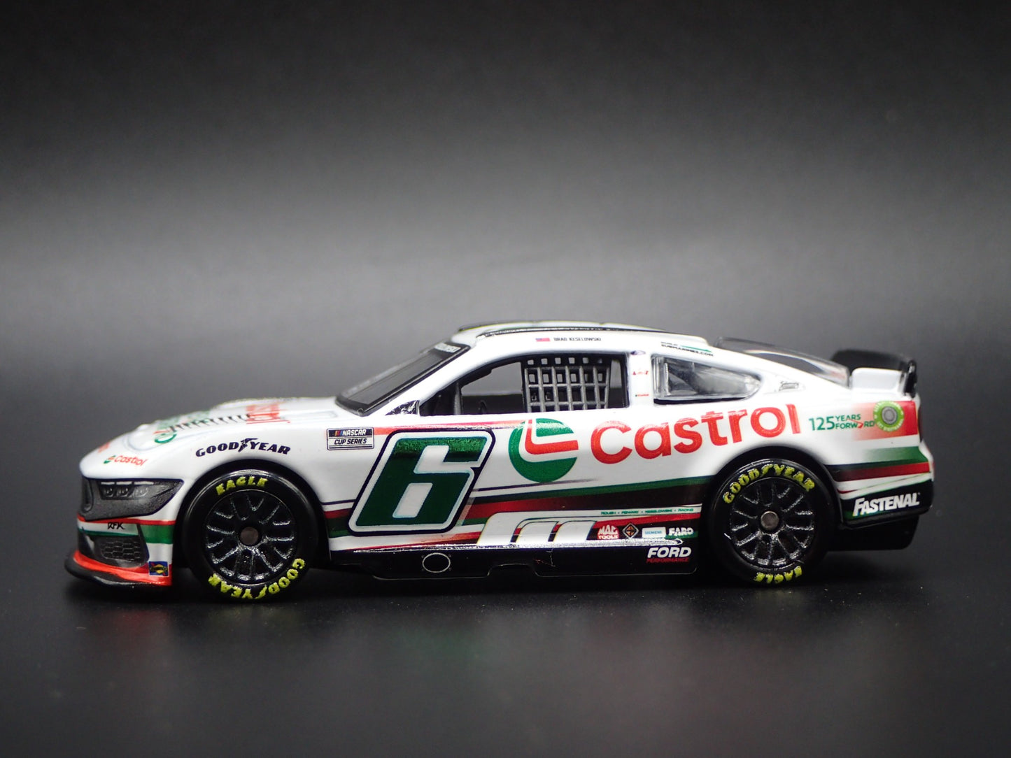 2024 FORD MUSTANG 6 BRAD KESELOWSKI CASTROL 125 YR NASCAR 1:64 DIECAST MODEL CAR