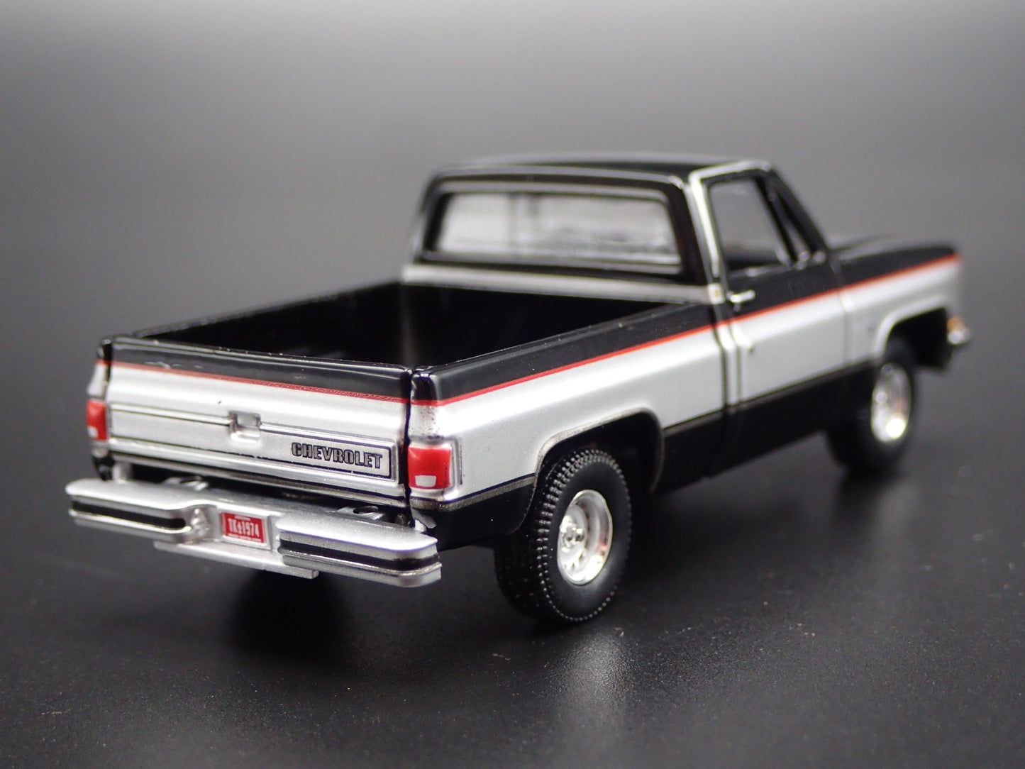 1981 81 CHEVY CHEVROLET  PICKUP TRUCK SQUAREBODY 1/64 SCALE DIECAST MODEL CAR