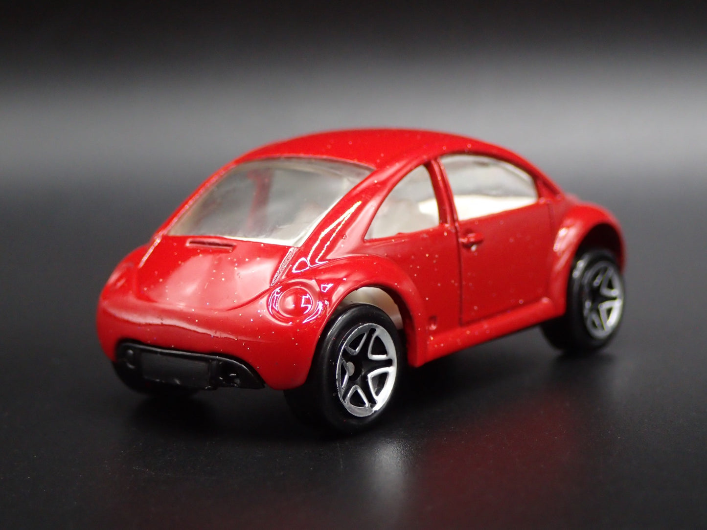 1998-2011 VW VOLKSWAGEN NEW BEETLE BUG RED 1:64 SCALE DIORAMA DIECAST MODEL CAR