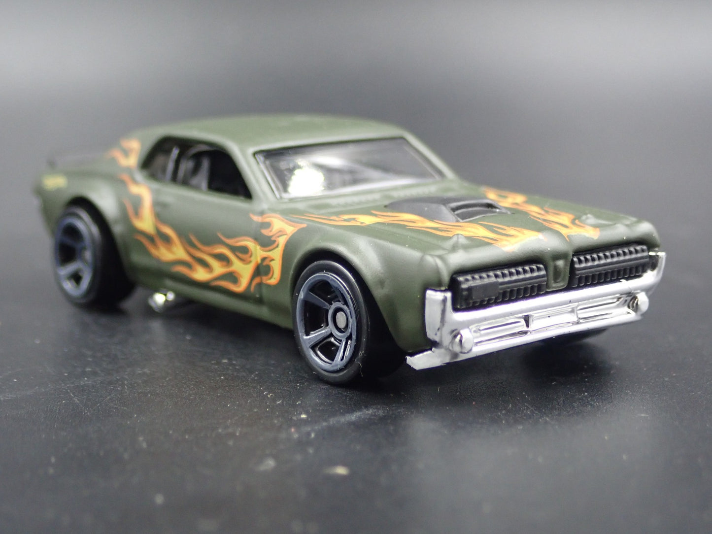 1968 68 MERC MERCURY COUGAR 1/64 SCALE COLLECTIBLE DIORAMA DIECAST MODEL CAR