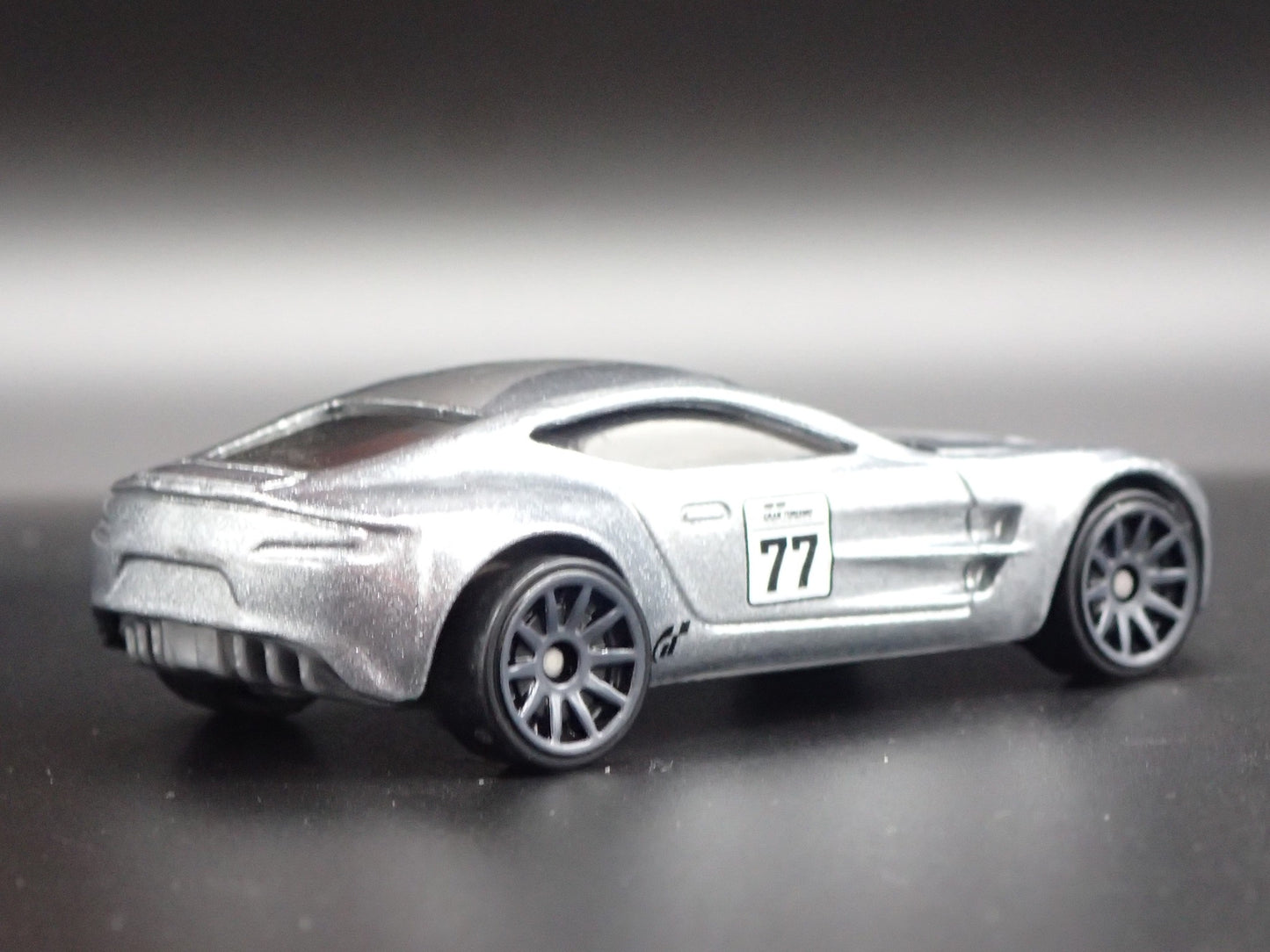2009-2012 ASTON MARTIN ONE-77 GRAN TURISMO 1/64 SCALE DIORAMA DIECAST MODEL CAR