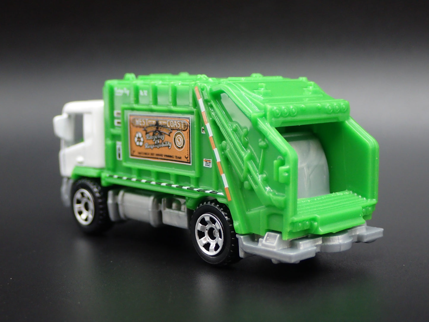 MODERN GARBAGE RECYCLING TRASH TRUCK 1/64 MB SCALE DIORAMA DIECAST MODEL CAR