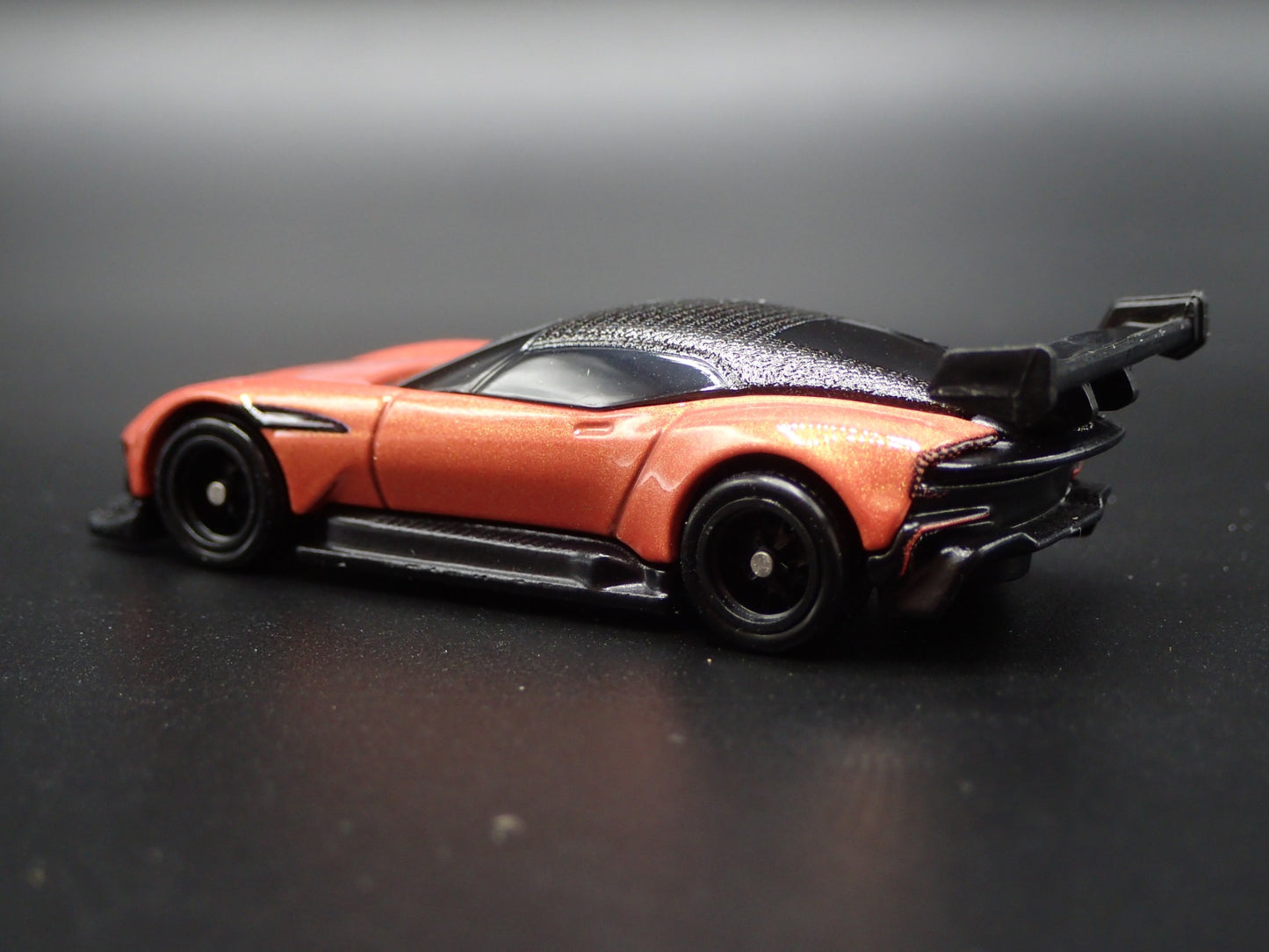 2015-2016 ASTON MARTIN VULCAN RACE CAR 1/64 SCALE DIORAMA DIECAST MODEL CAR