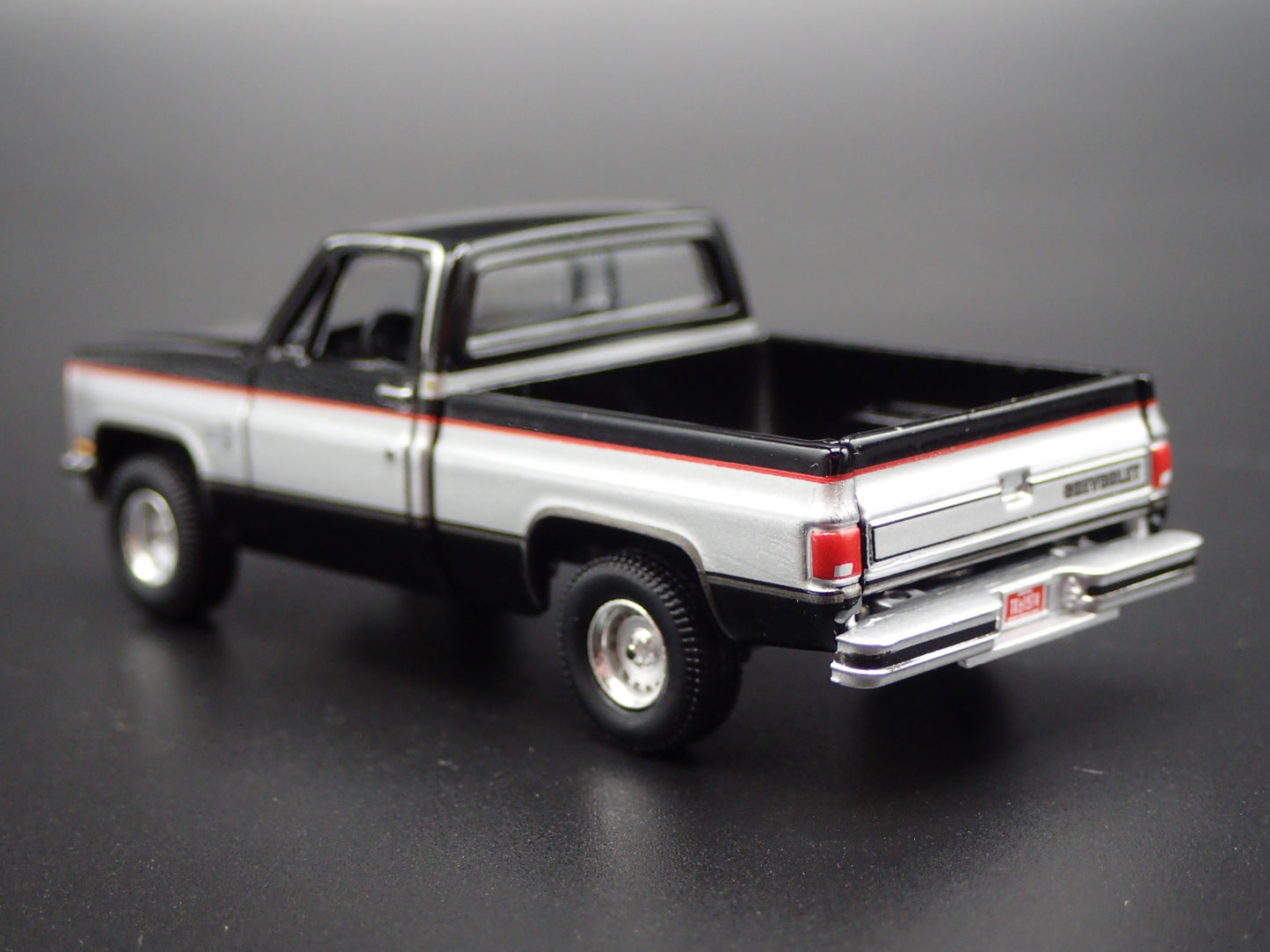 1981 81 CHEVY CHEVROLET  PICKUP TRUCK SQUAREBODY 1/64 SCALE DIECAST MODEL CAR