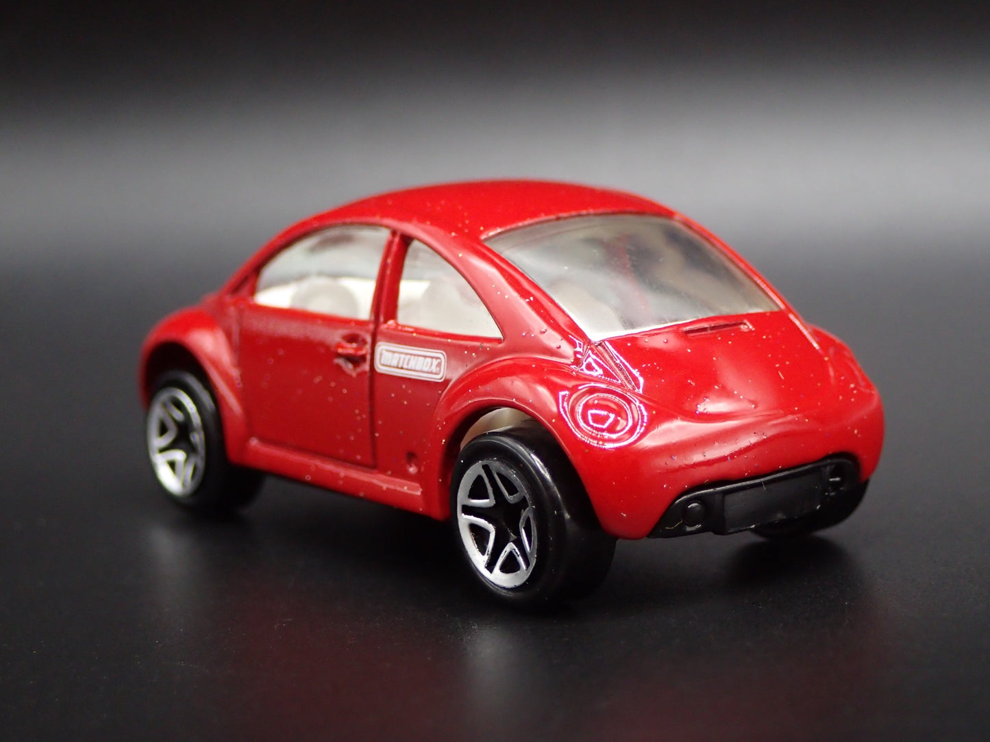 1998-2011 VW VOLKSWAGEN NEW BEETLE BUG RED 1:64 SCALE DIORAMA DIECAST MODEL CAR