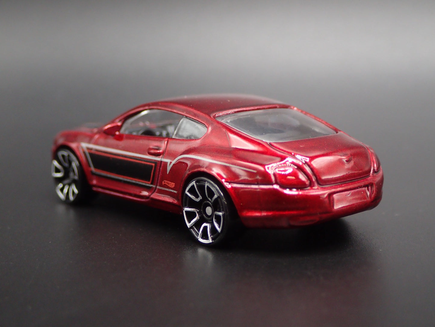 2009-2011 BENTLEY CONTINENTAL SUPERSPORTS 1:64 SCALE DIORAMA DIECAST MODEL CAR