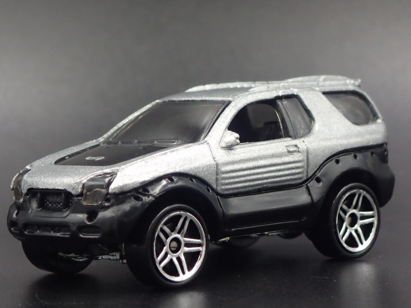 1997-2001 ISUZU VEHICROSS SUV 1:64 SCALE COLLECTIBLE DIORAMA DIECAST MODEL CAR
