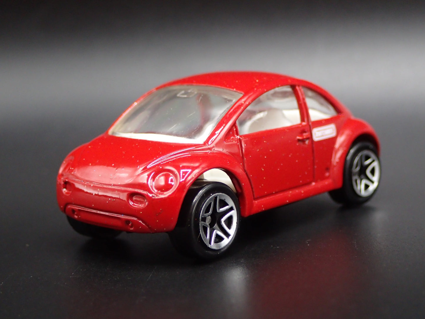 1998-2011 VW VOLKSWAGEN NEW BEETLE BUG RED 1:64 SCALE DIORAMA DIECAST MODEL CAR