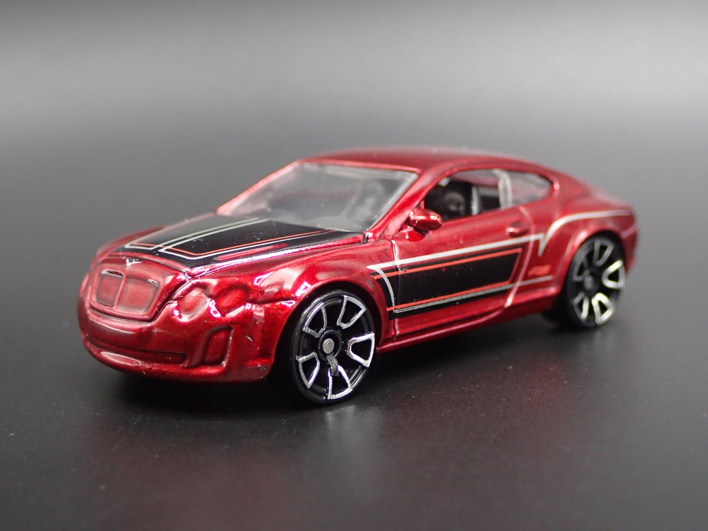 2009-2011 BENTLEY CONTINENTAL SUPERSPORTS 1:64 SCALE DIORAMA DIECAST MODEL CAR