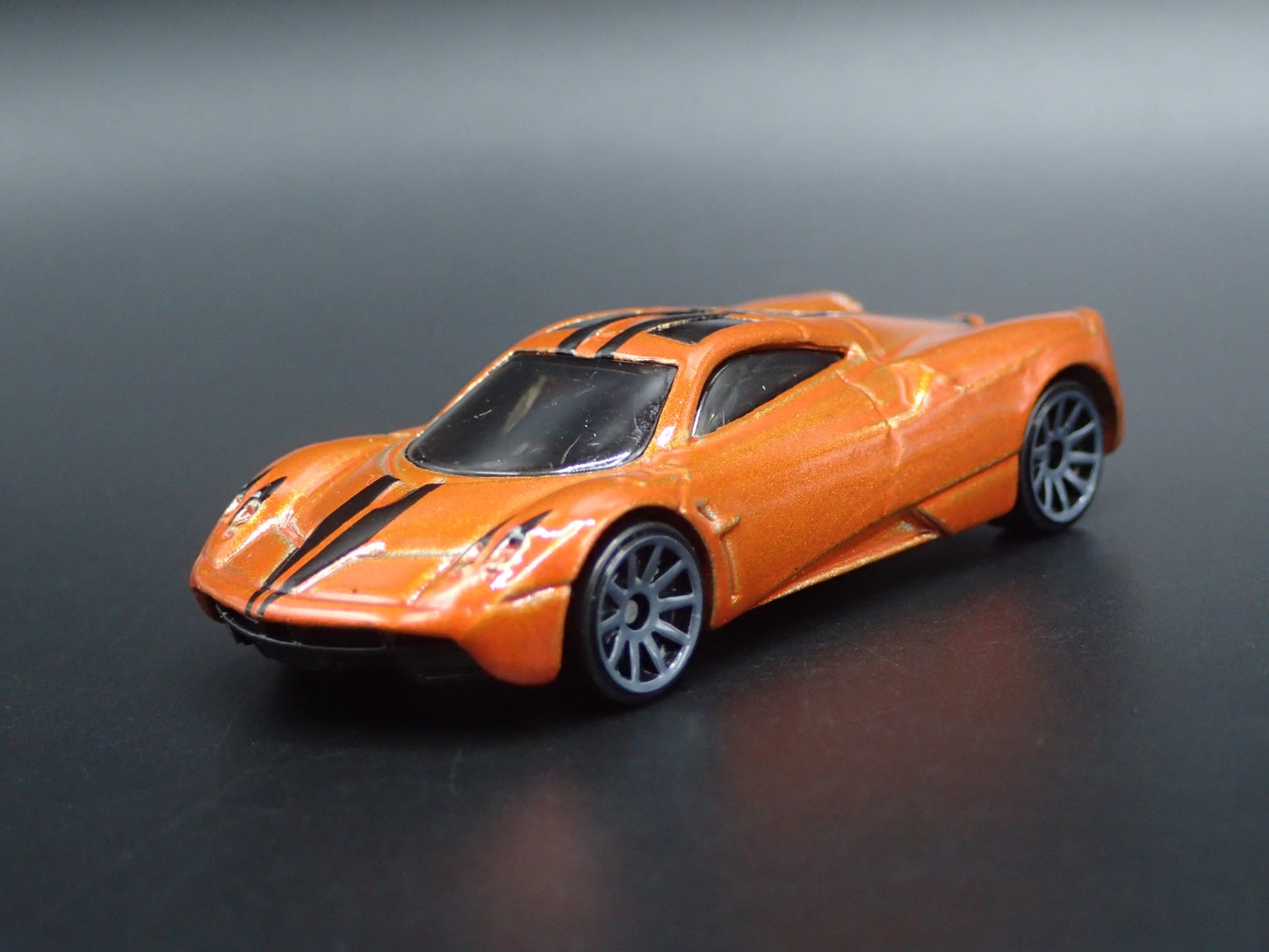 2011-2018 PAGANI HUAYRA SUPER CAR ORANGE 1/64 SCALE DIORAMA DIECAST MODEL CAR
