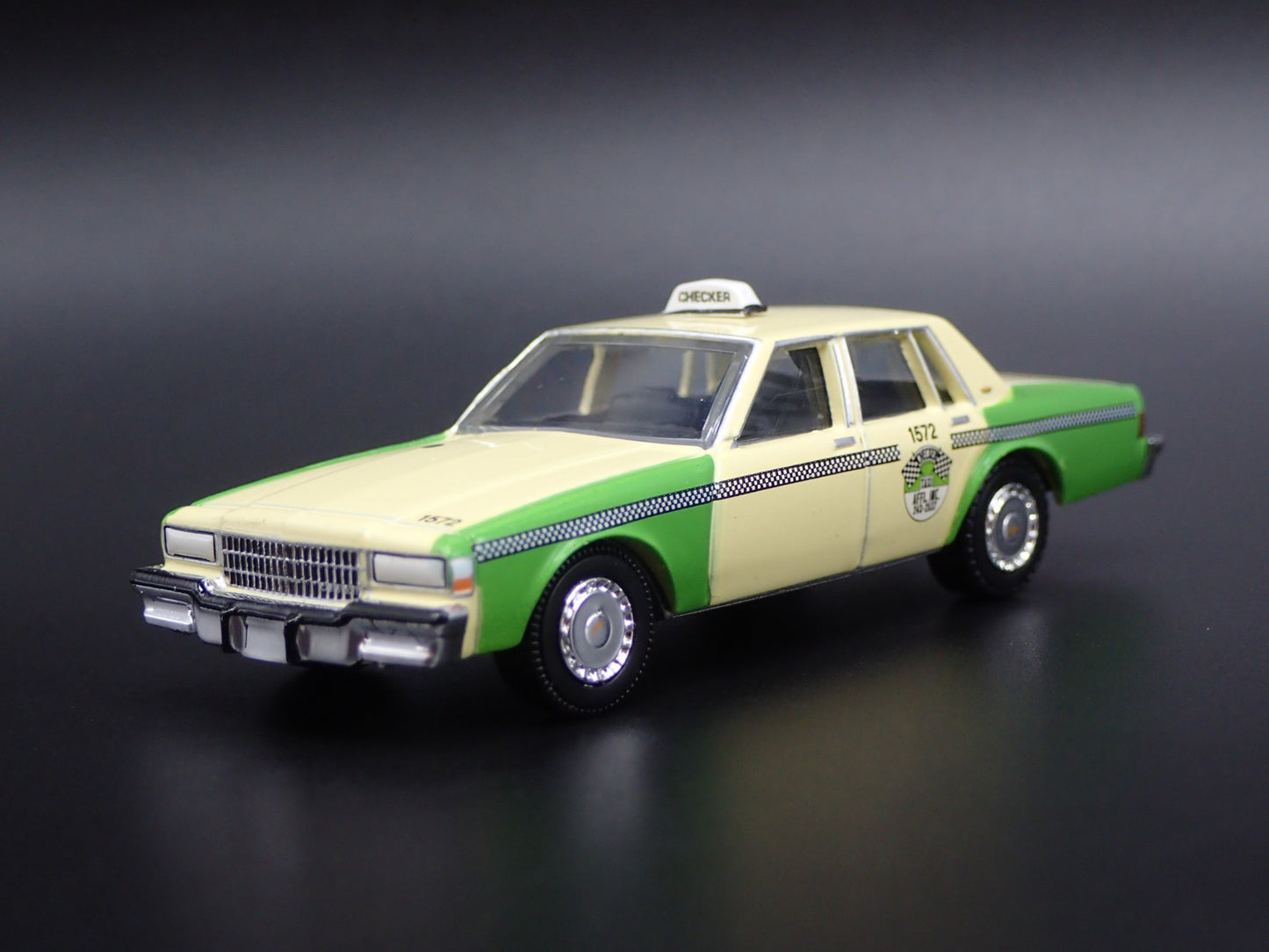 1987 87 CHEVY CHEVROLET CAPRICE TAXI CAB CHICAGO IL 1/64 SCALE DIECAST MODEL CAR