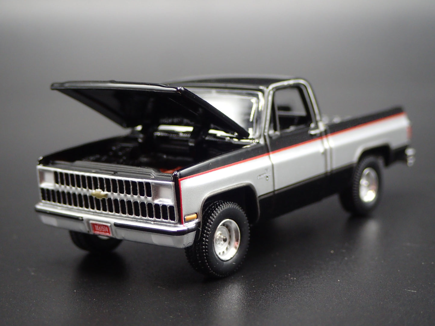 1981 81 CHEVY CHEVROLET  PICKUP TRUCK SQUAREBODY 1/64 SCALE DIECAST MODEL CAR