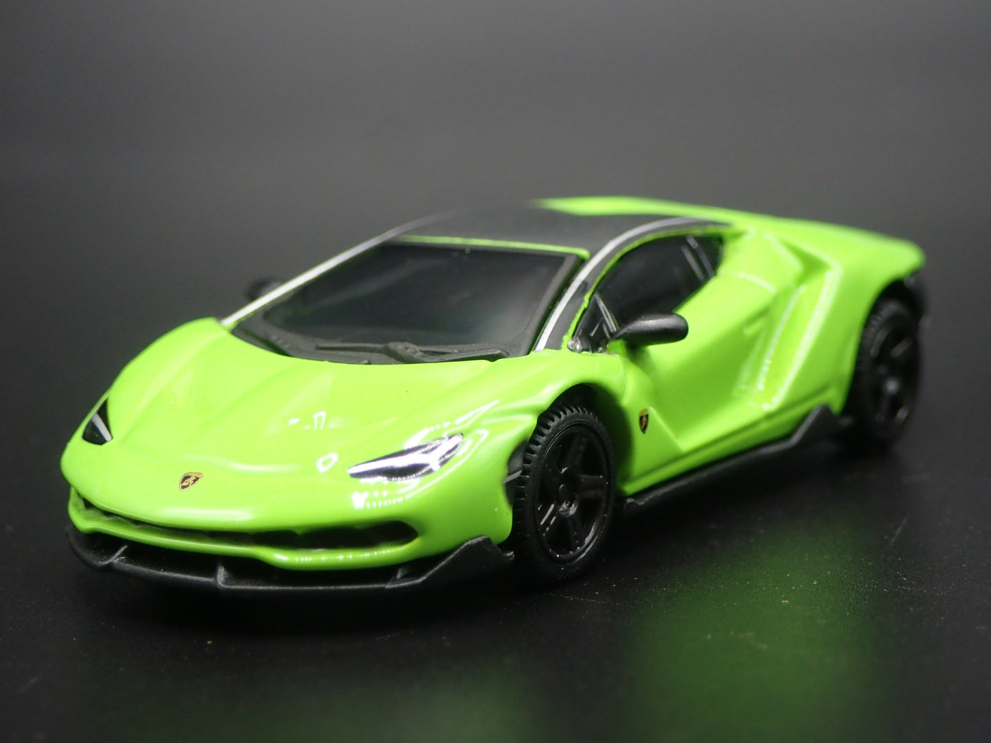 2016-2017 LAMBORGHINI CENTENARIO SUPER CAR 1:64 SCALE DIORAMA DIECAST MODEL CAR
