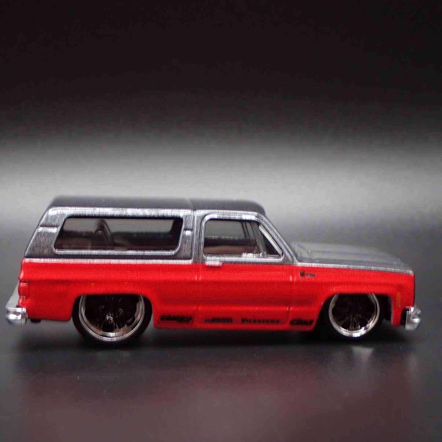 1979 79 CHEVY CHEVROLET K5 BLAZER SQUAREBODY RED 1:64 SCALE DIECAST MODEL CAR
