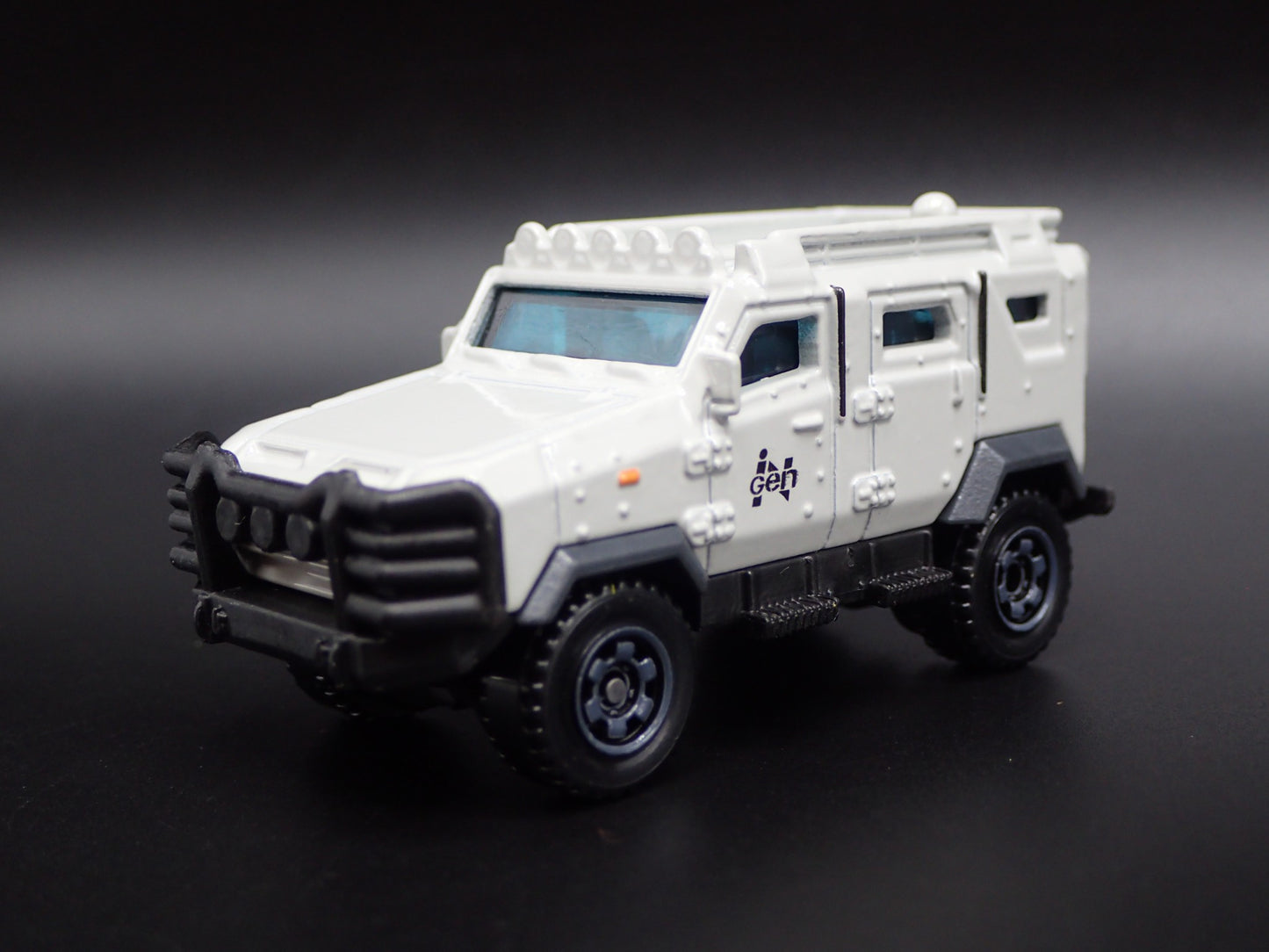 2010 10 TEXTRON TIGER INGEN ARMORED JURASSIC WORLD 1:64 SCALE DIECAST MODEL CAR