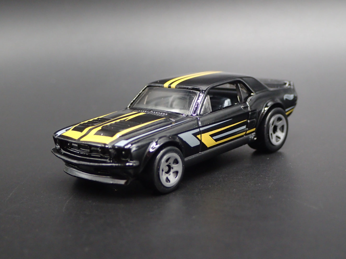 1967 67 FORD MUSTANG COUPE BLACK 1:64 SCALE COLLECTIBLE DIECAST MODEL CAR