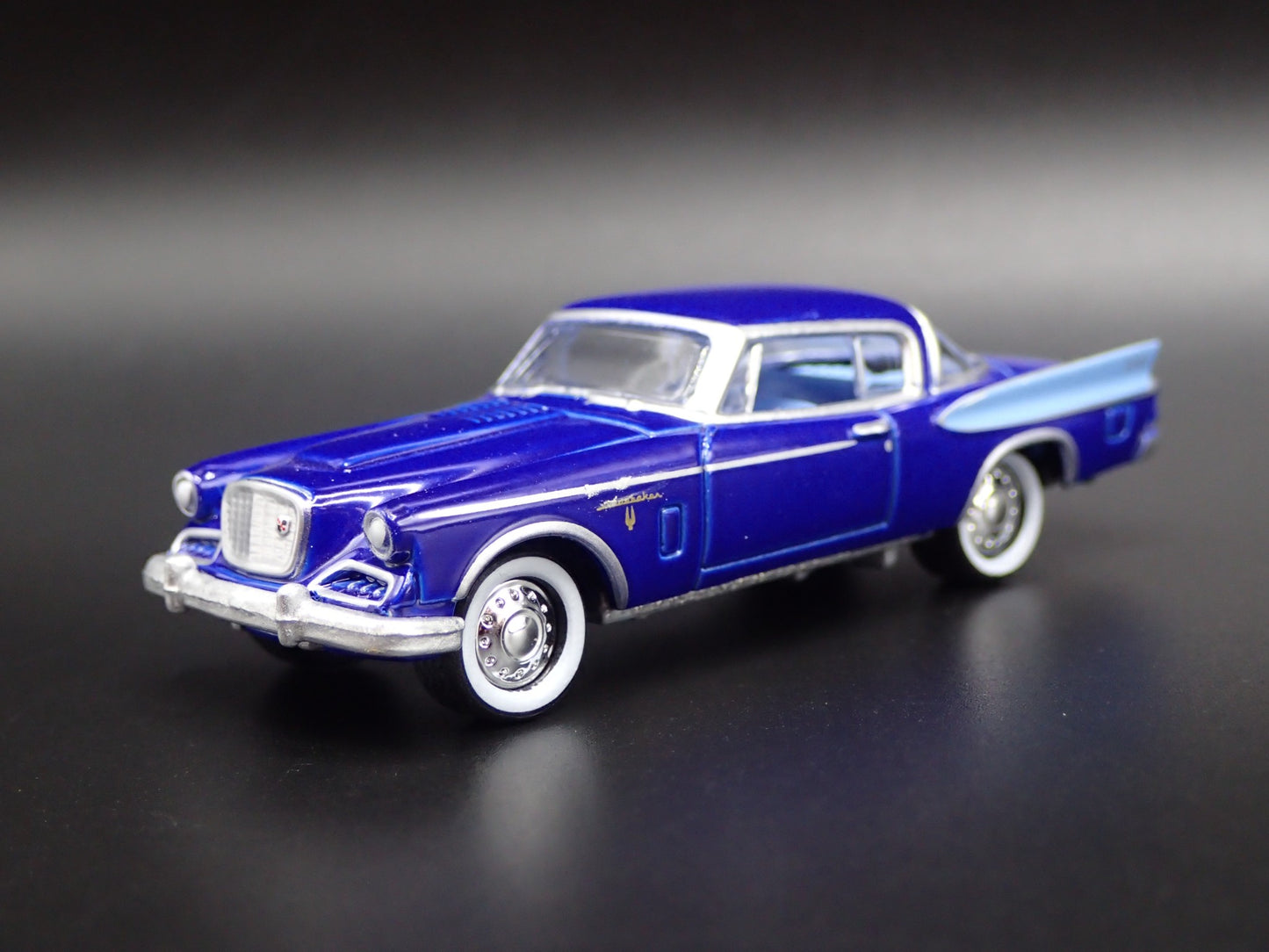 1957 57 STUDEBAKER GOLDEN HAWK 1:64 SCALE COLLECTIBLE DIORAMA DIECAST MODEL CAR