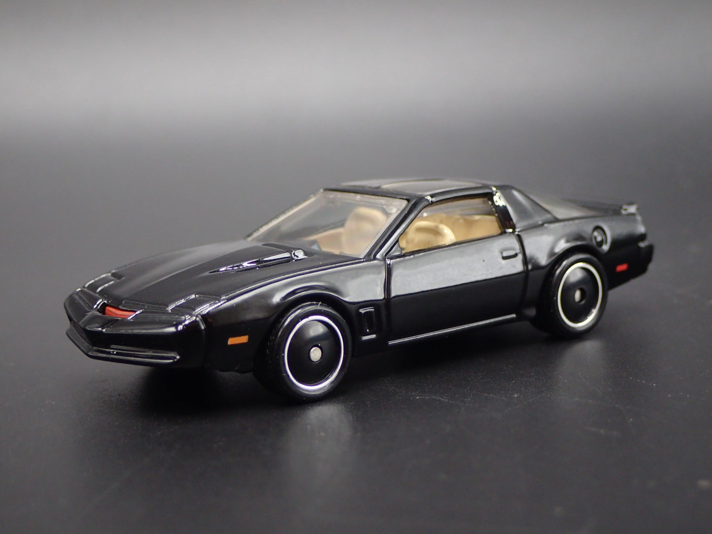 KNIGHT RIDER KITT PONTIAC RARE 1:64 SCALE COLLECTIBLE DIORAMA DIECAST MODEL CAR