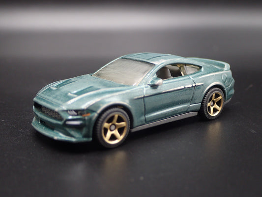 2019 19 FORD MUSTANG COUPE RACE WORN WRECK 1/64 SCALE DIORAMA DIECAST MODEL CAR
