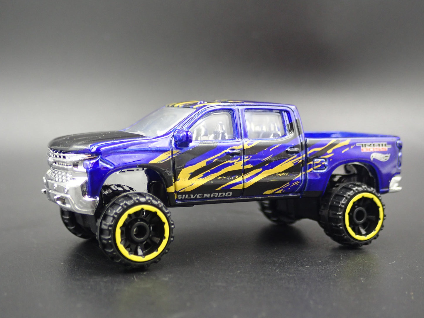 2019 19 CHEVY CHEVROLET SILVERADO Z71 TRAIL BOSS 1:64 SCALE DIECAST MODEL CAR