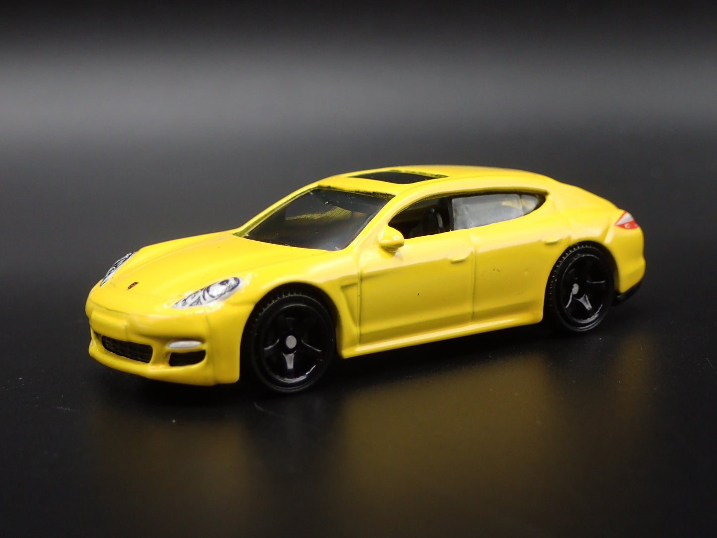 2009-2016 PORSCHE PANAMERA RARE 1:64 SCALE COLLECTIBLE DIORAMA DIECAST MODEL CAR
