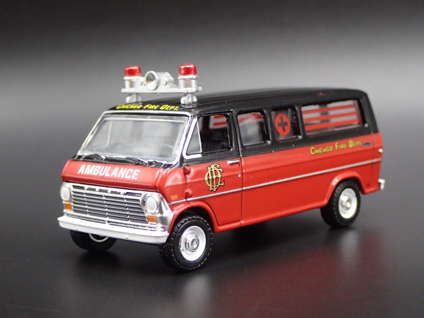 1969 FORD CLUB WAGON VAN AMBULANCE CHICAGO FIRE DEP 1:64 SCALE DIECAST MODEL CAR
