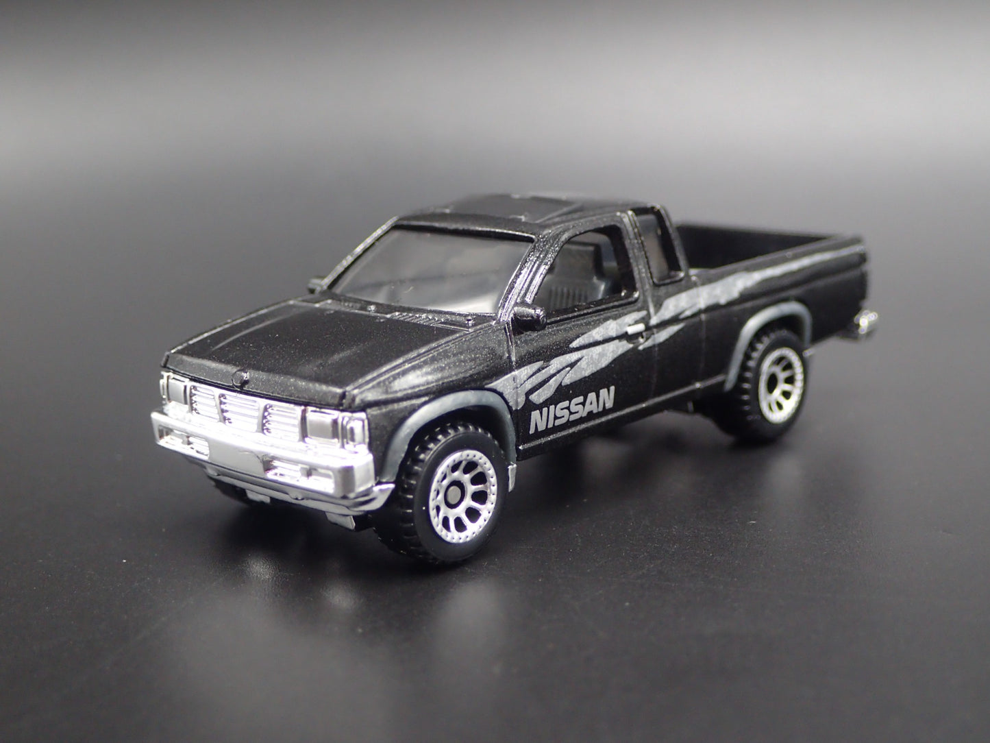 1995 95 NISSAN HARDBODY PICKUP TRUCK D21 W HITCH 1:64 SCALE DIECAST MODEL CAR
