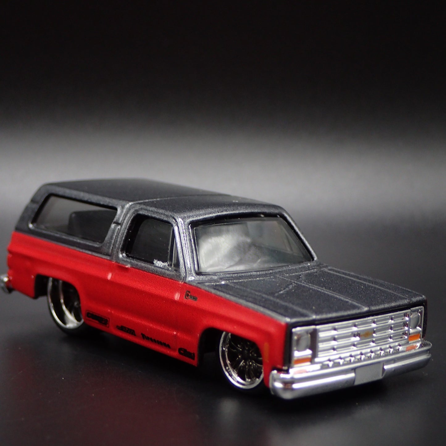 1979 79 CHEVY CHEVROLET K5 BLAZER SQUAREBODY RED 1:64 SCALE DIECAST MODEL CAR