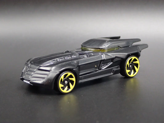 THE BATMAN BATMOBILE BLACK RARE 1:64 SCALE COLLECTIBLE DIORAMA DIECAST MODEL CAR