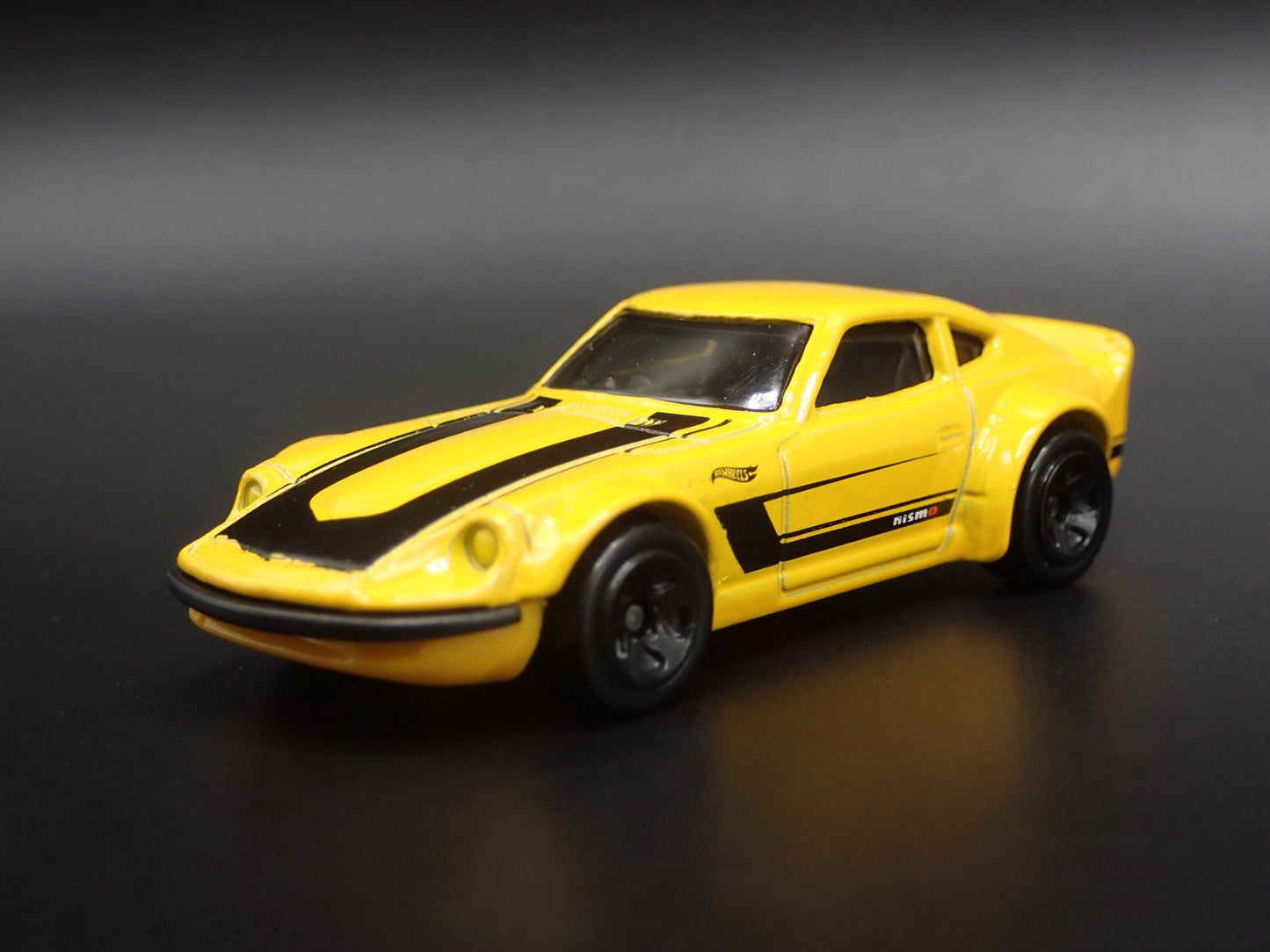 1970-1973 NISSAN FAIRLADY Z 240Z NISMO JDM 1/64 SCALE DIORAMA DIECAST MODEL CAR