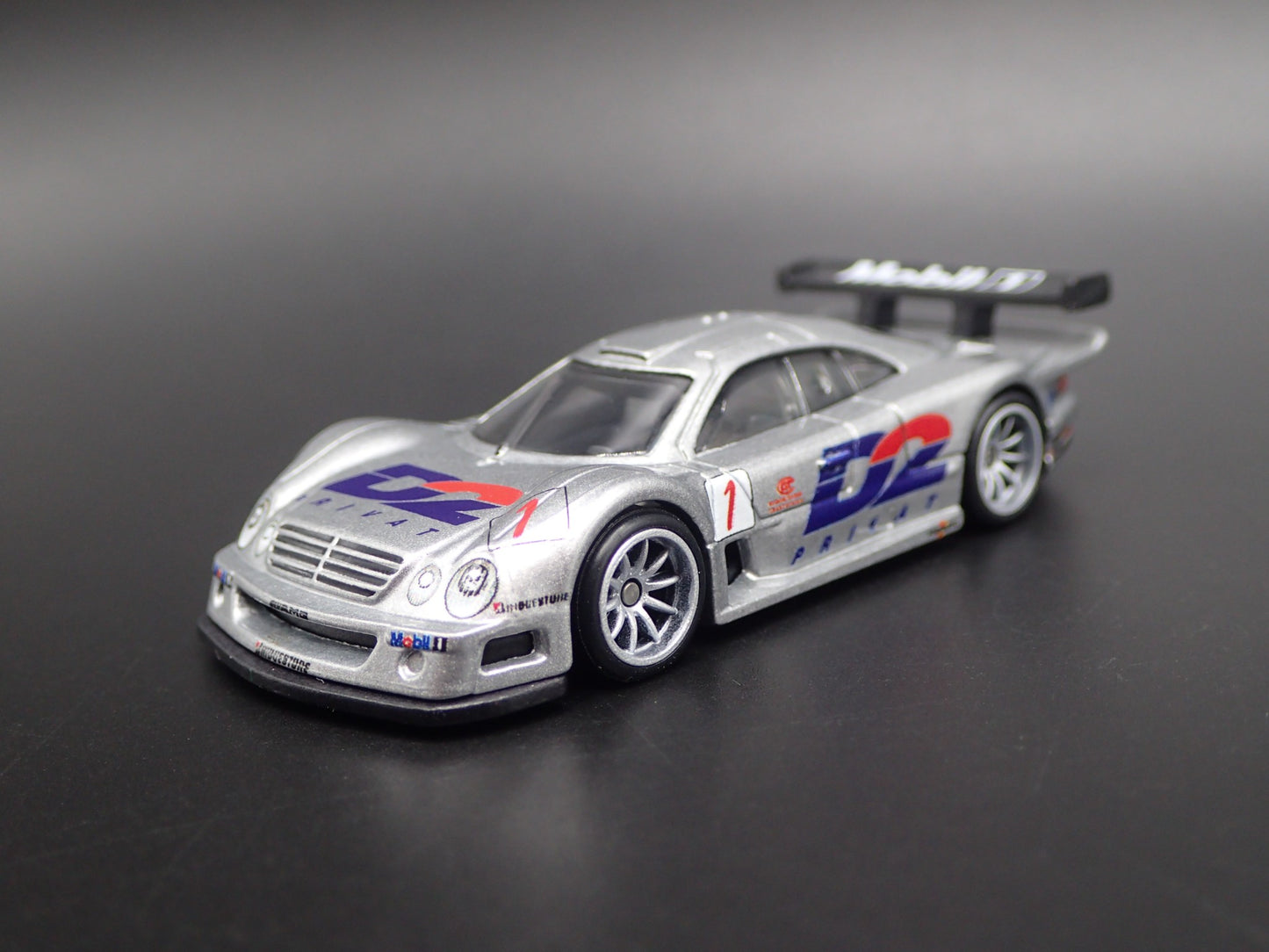 MERCEDES-BENZ CLK-GTR RACE CAR 1:64 SCALE COLLECTIBLE DIORAMA DIECAST MODEL CAR