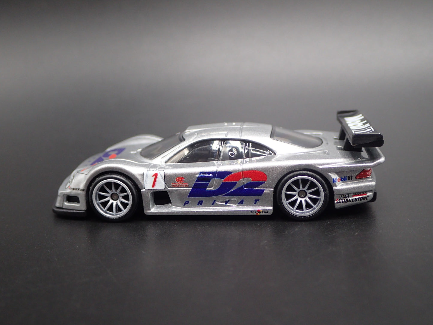 MERCEDES-BENZ CLK-GTR RACE CAR 1:64 SCALE COLLECTIBLE DIORAMA DIECAST MODEL CAR