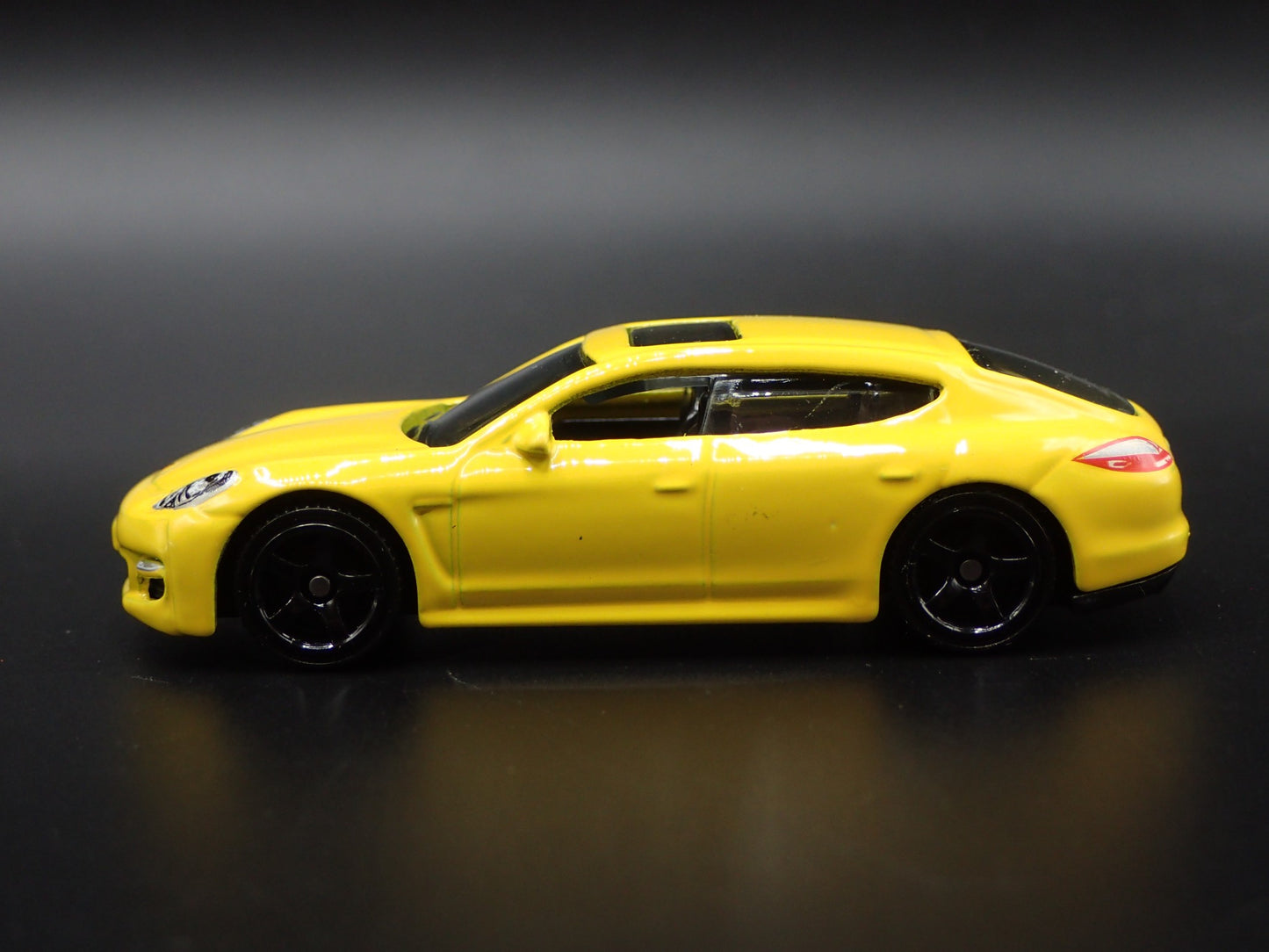 2009-2016 PORSCHE PANAMERA RARE 1:64 SCALE COLLECTIBLE DIORAMA DIECAST MODEL CAR