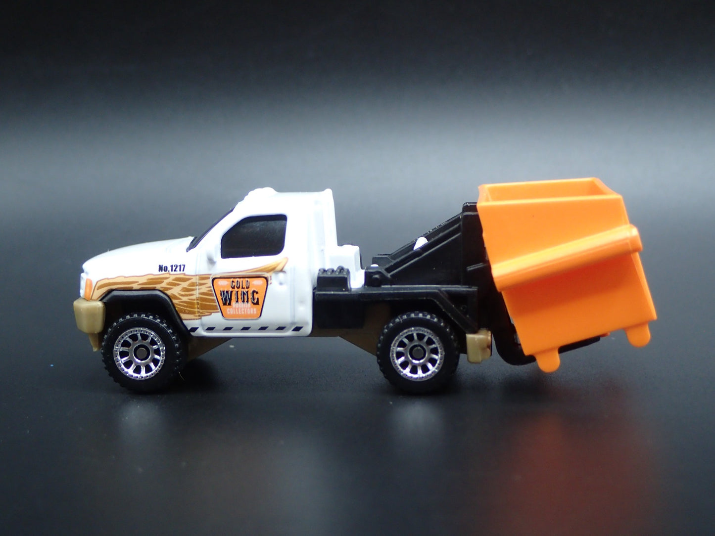 MODERN GARBAGE TRASH TRUCK WITH DUMPSTER 1/64 MB SCALE DIORAMA DIECAST MODEL CAR