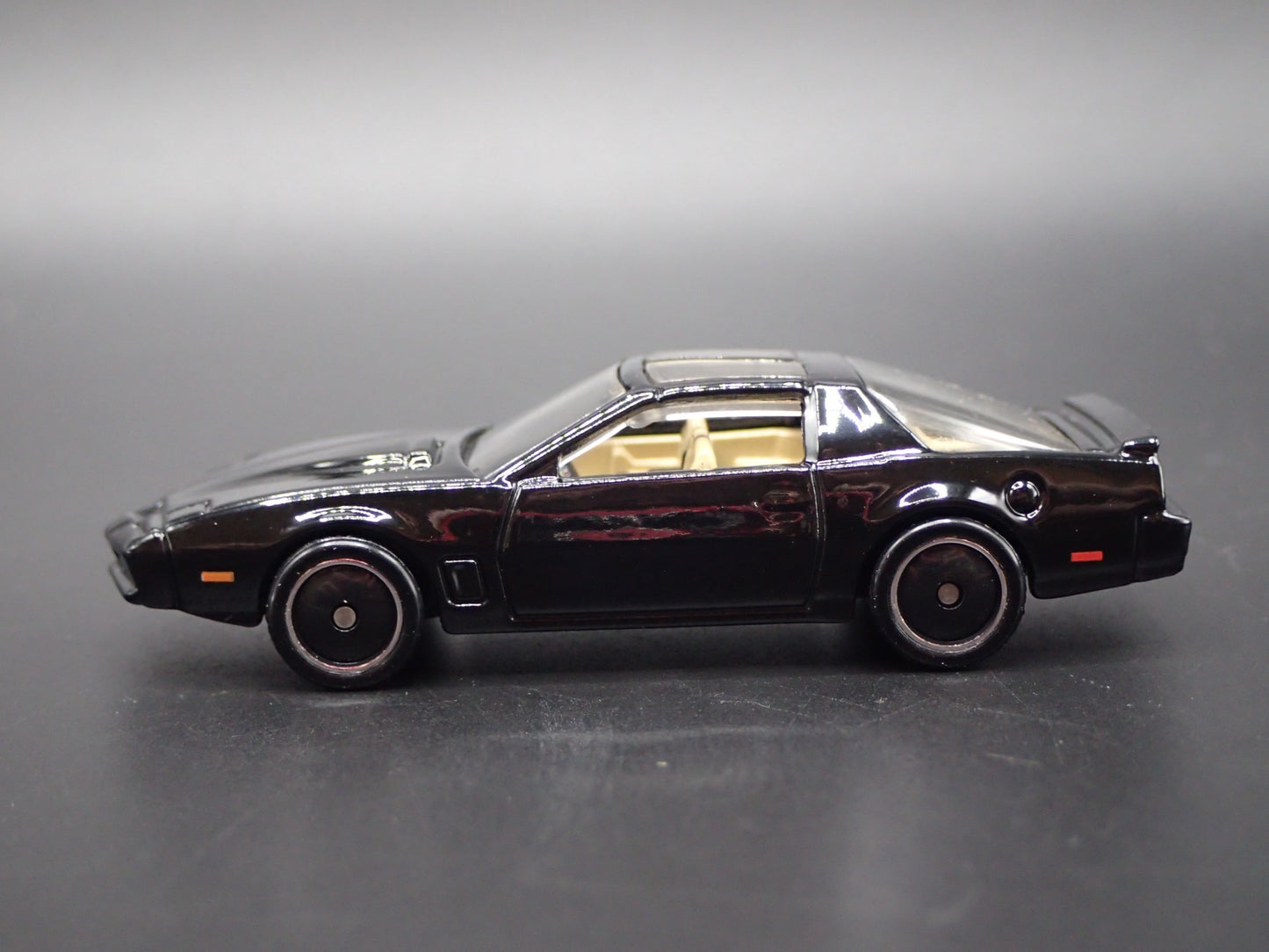 KNIGHT RIDER KITT PONTIAC RARE 1:64 SCALE COLLECTIBLE DIORAMA DIECAST MODEL CAR