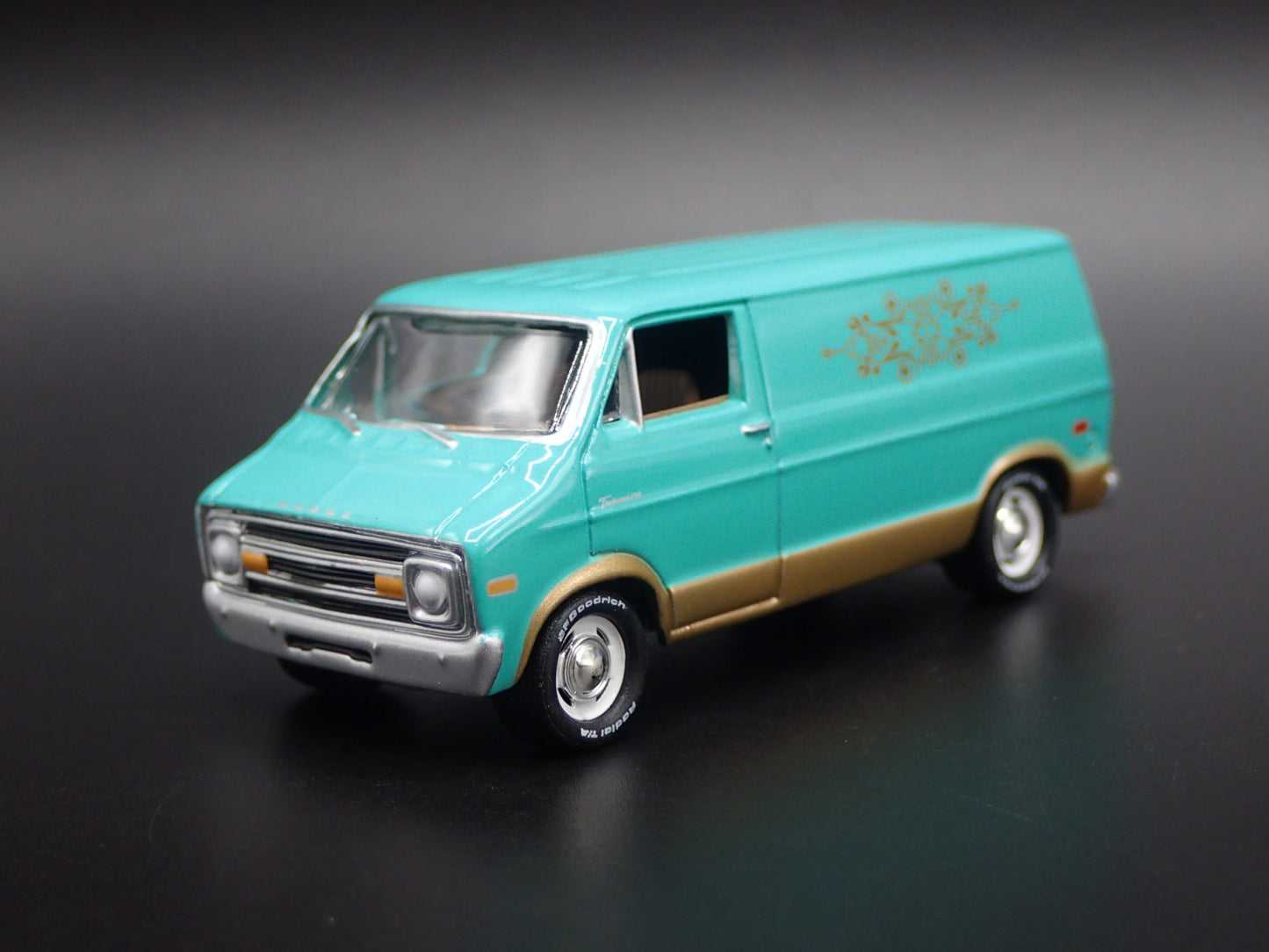 1976 76 DODGE TRADESMAN VAN WITH HITCH 1/64 SCALE COLLECTIBLE DIECAST MODEL CAR