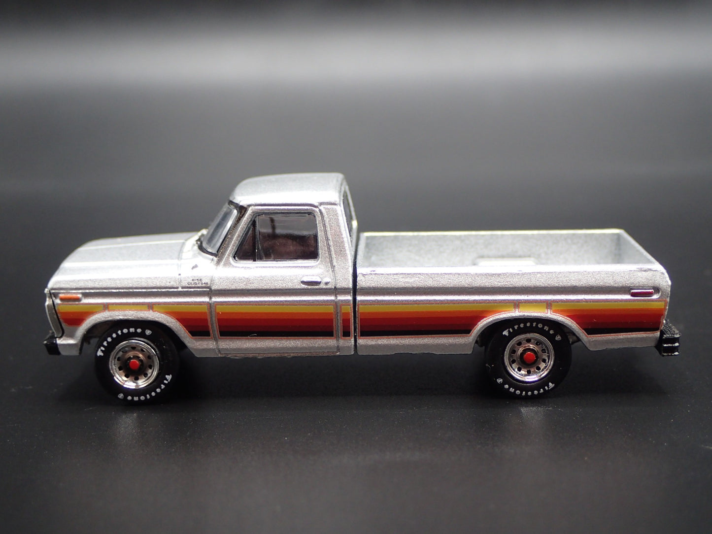 1977 77 FORD F150 LONG BED PICKUP TRUCK 1/64 SCALE DIORAMA DIECAST MODEL CAR
