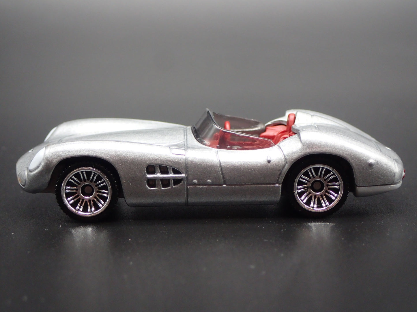 1956 56 ASTON MARTIN DBR1 CONVERTIBLE RARE 1/64 SCALE DIORAMA DIECAST MODEL CAR