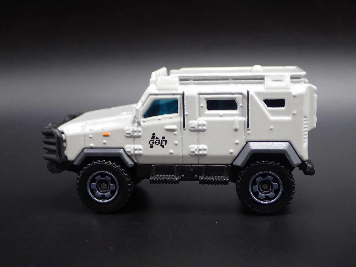 2010 10 TEXTRON TIGER INGEN ARMORED JURASSIC WORLD 1:64 SCALE DIECAST MODEL CAR