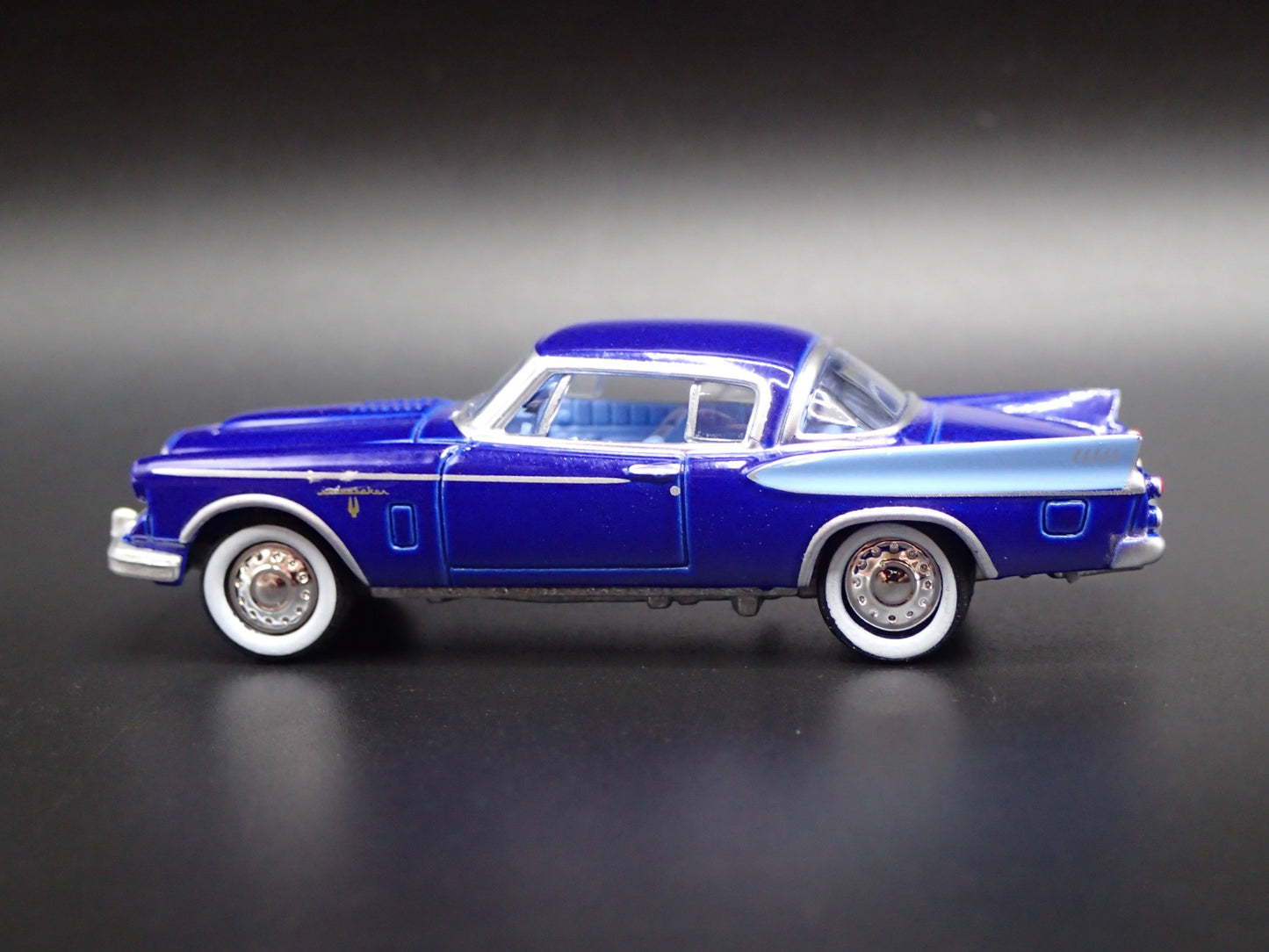 1957 57 STUDEBAKER GOLDEN HAWK 1:64 SCALE COLLECTIBLE DIORAMA DIECAST MODEL CAR