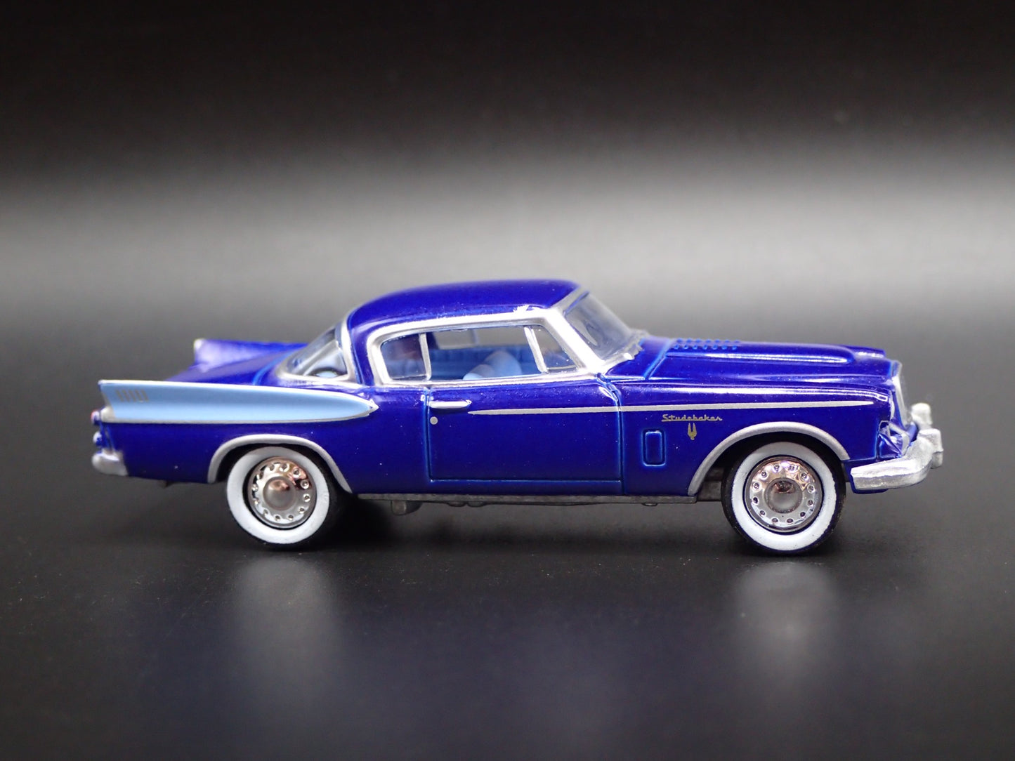1957 57 STUDEBAKER GOLDEN HAWK 1:64 SCALE COLLECTIBLE DIORAMA DIECAST MODEL CAR