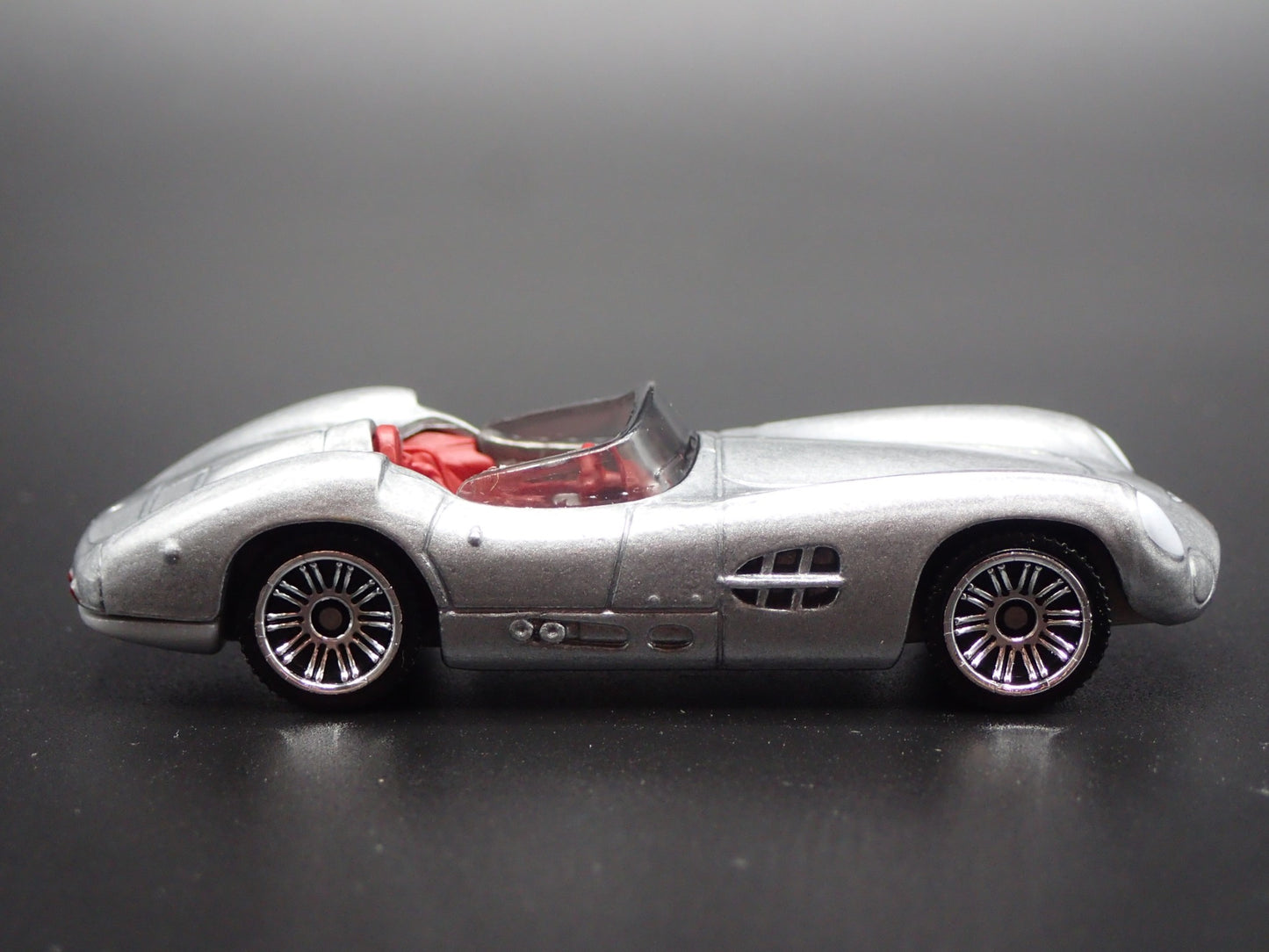 1956 56 ASTON MARTIN DBR1 CONVERTIBLE RARE 1/64 SCALE DIORAMA DIECAST MODEL CAR