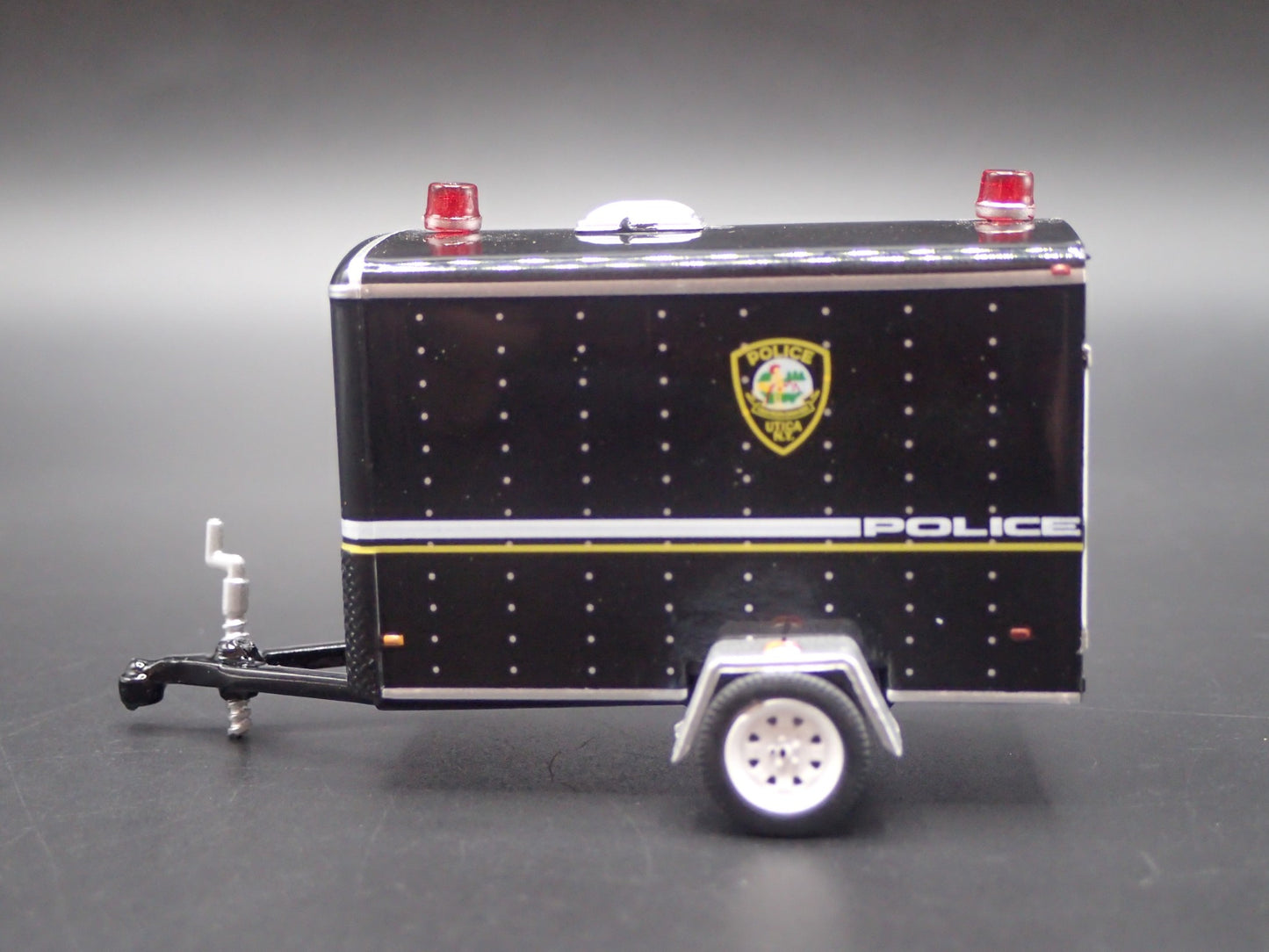 UTICA, NEW YORK POLICE DEPT SMALL CARGO TRAILER 1:64 SCALE DIORAMA MODEL CAR