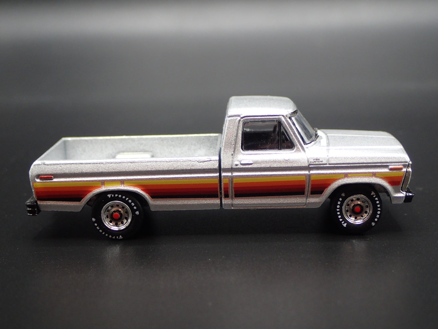 1977 77 FORD F150 LONG BED PICKUP TRUCK 1/64 SCALE DIORAMA DIECAST MODEL CAR