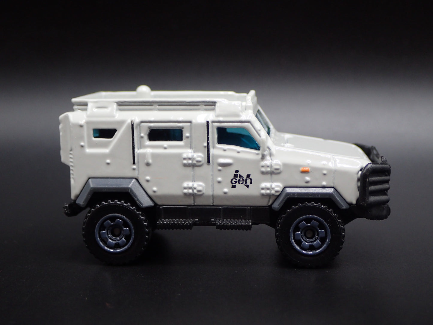 2010 10 TEXTRON TIGER INGEN ARMORED JURASSIC WORLD 1:64 SCALE DIECAST MODEL CAR