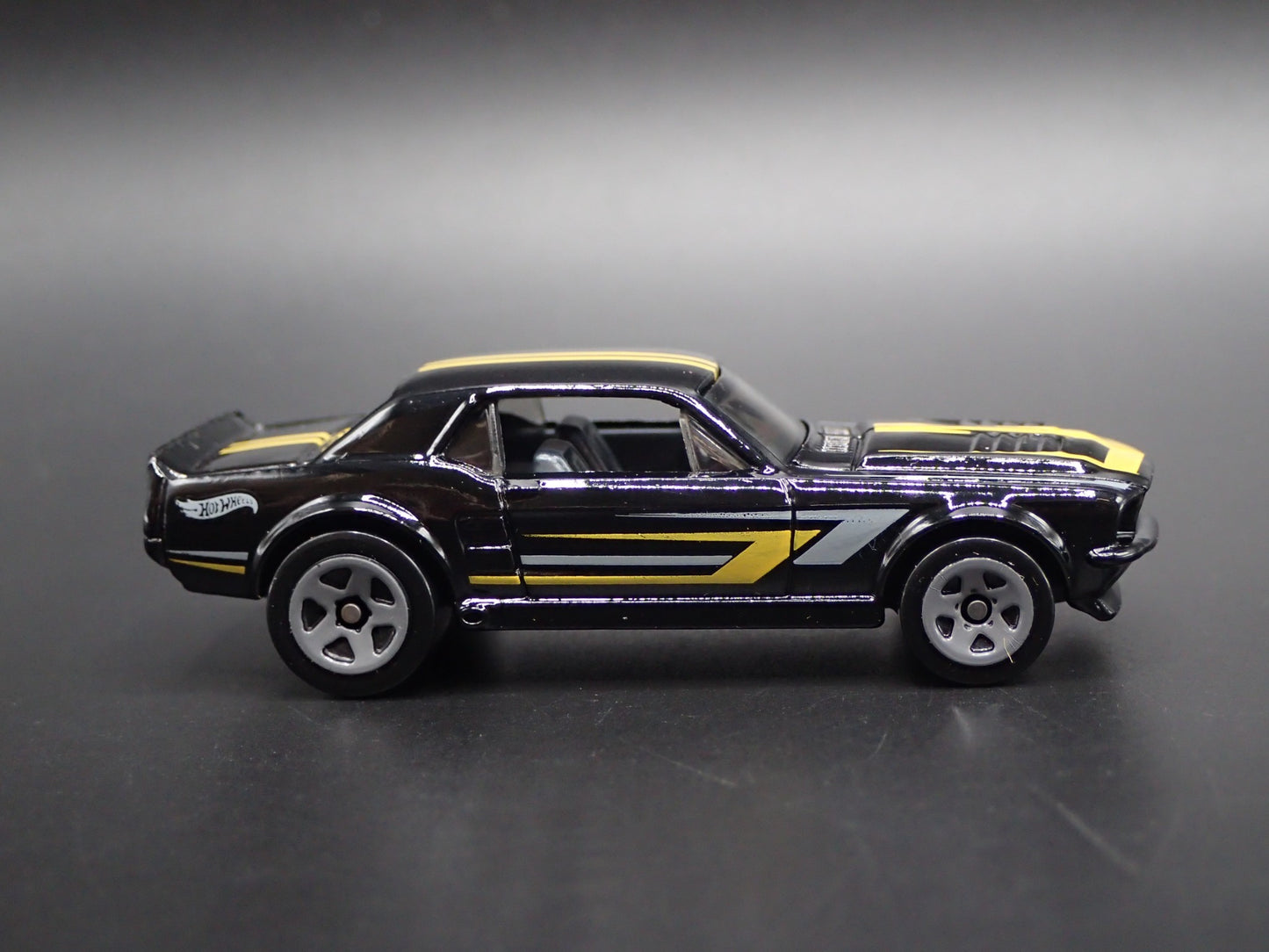 1967 67 FORD MUSTANG COUPE BLACK 1:64 SCALE COLLECTIBLE DIECAST MODEL CAR