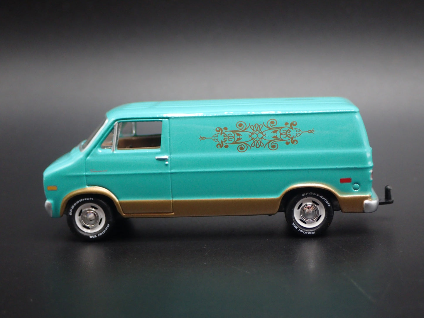 1976 76 DODGE TRADESMAN VAN WITH HITCH 1/64 SCALE COLLECTIBLE DIECAST MODEL CAR